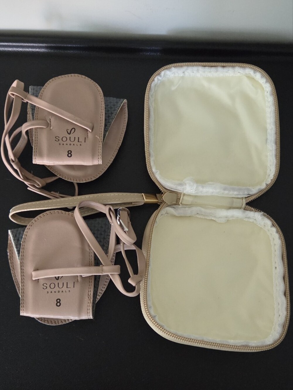 NWOT Souli Strides Folding Sandals w/ Case
